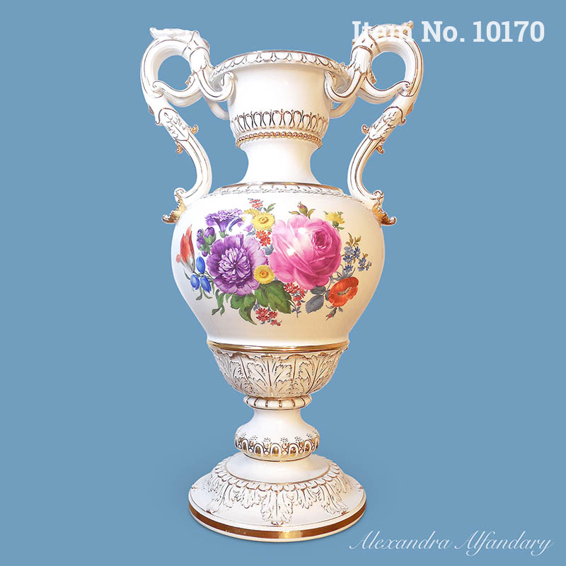 Item No. 10170: A Large Meissen Porcelain Vase (Model by Ernst August Leuteritz), ca. 1924-1934